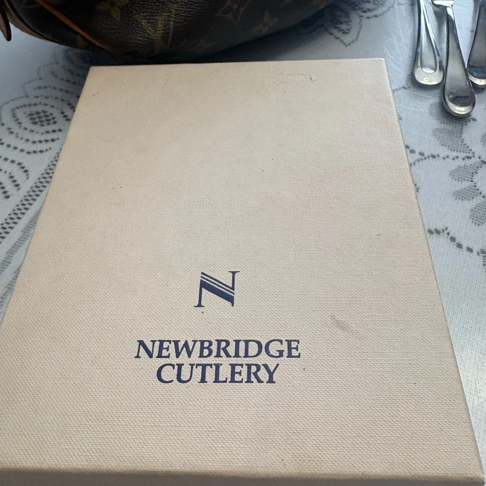 Newbridge Cutlery Box pastry forks - Picture 3 of 4
